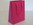 Papiertaschen aus unserem Lagerprogramm mit eingeknoteten Baumwollband in pink passend zur Taschenfarbe